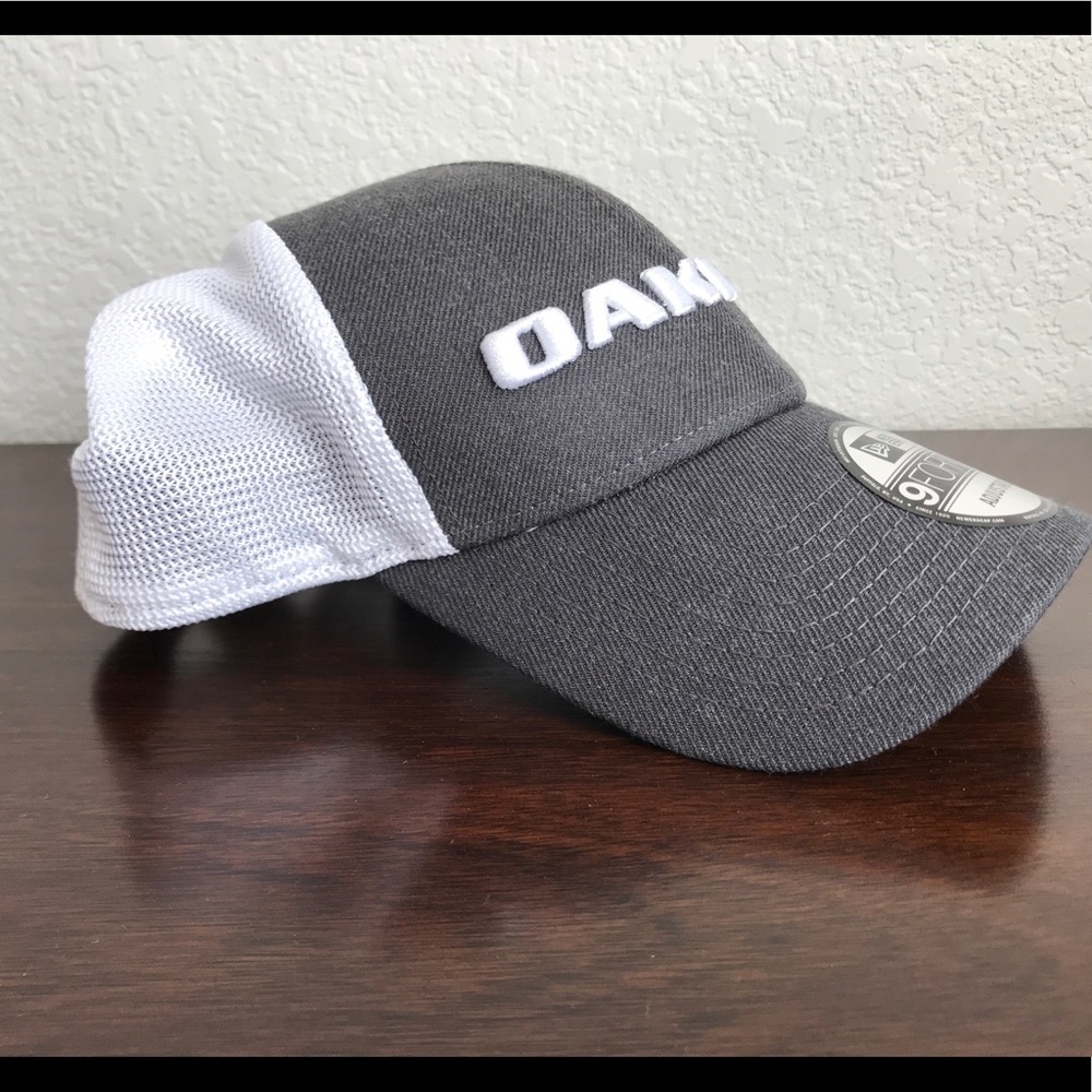 NWT Oakley New Era Hat